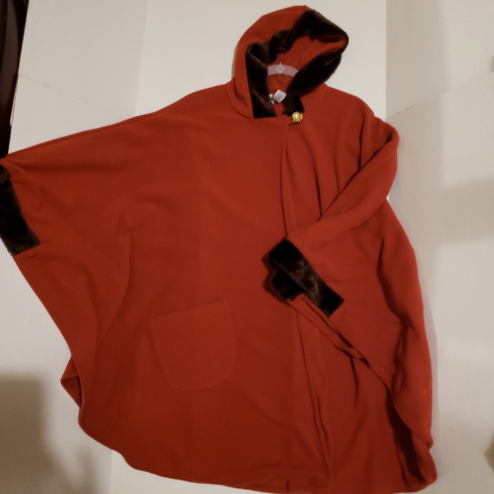 Le Moda Cape with Faux Fur